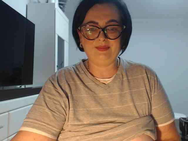 Emyllywhite webcam