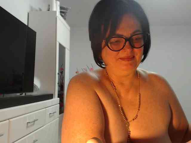 Emyllywhite webcam