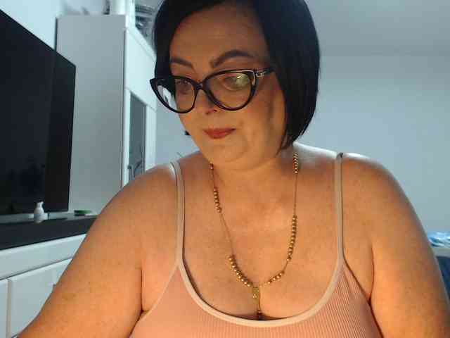 Emyllywhite webcam