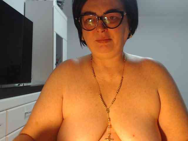 Emyllywhite webcam