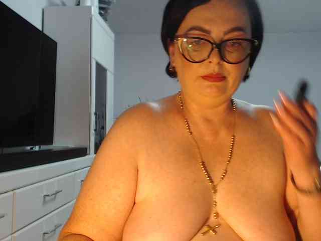 Emyllywhite webcam