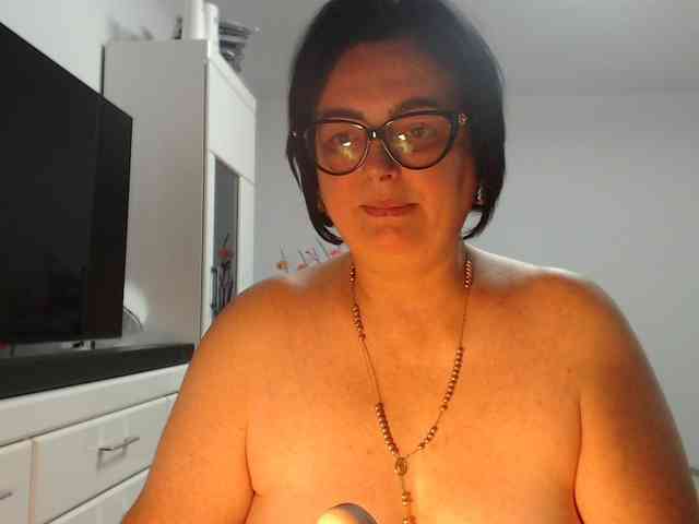 Emyllywhite webcam