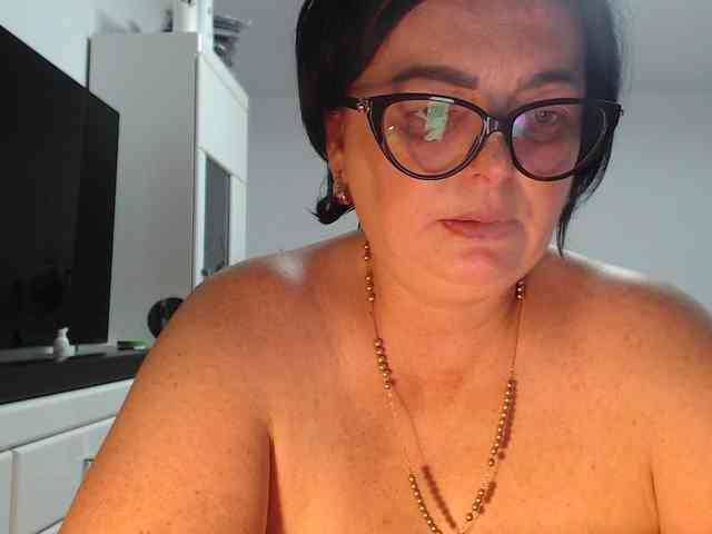 Emyllywhite webcam