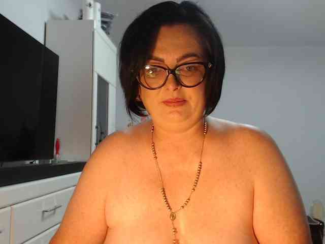 Emyllywhite webcam