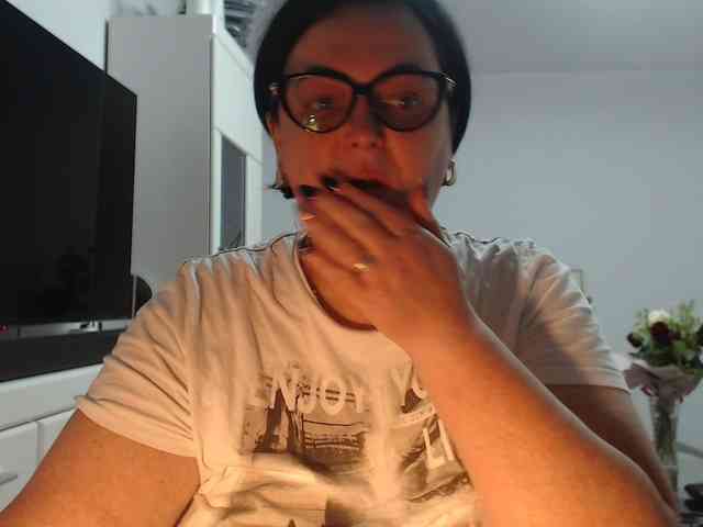 Emyllywhite webcam