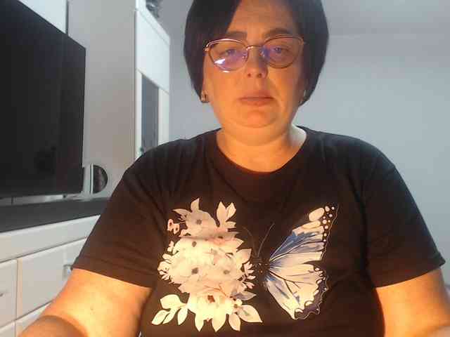 Emyllywhite webcam