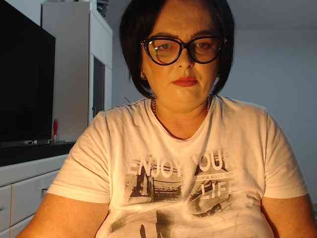 Emyllywhite webcam