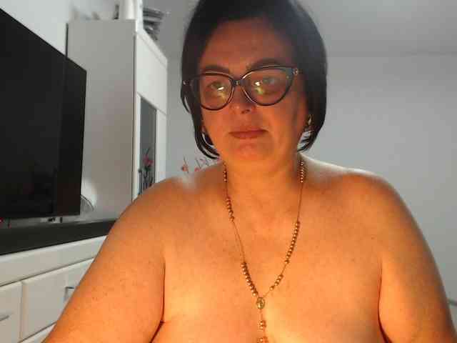 Emyllywhite webcam