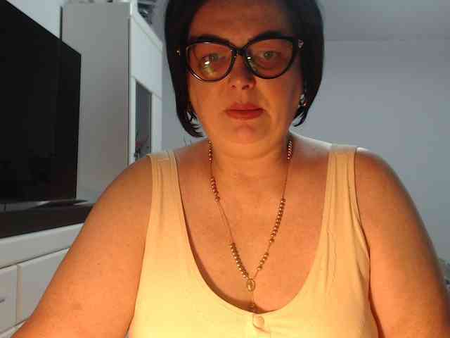 Emyllywhite webcam