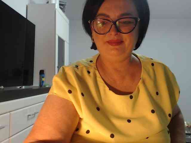 Emyllywhite webcam