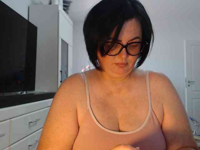 Emyllywhite webcam