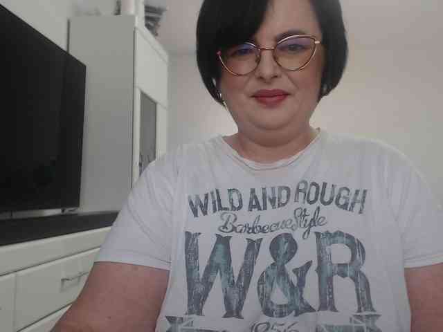 Emyllywhite webcam