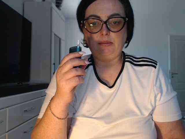 Emyllywhite Live Webcam on BongaCams