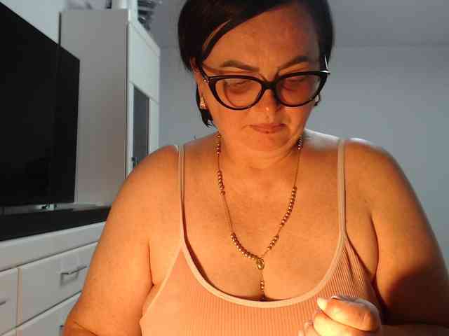 Emyllywhite webcam