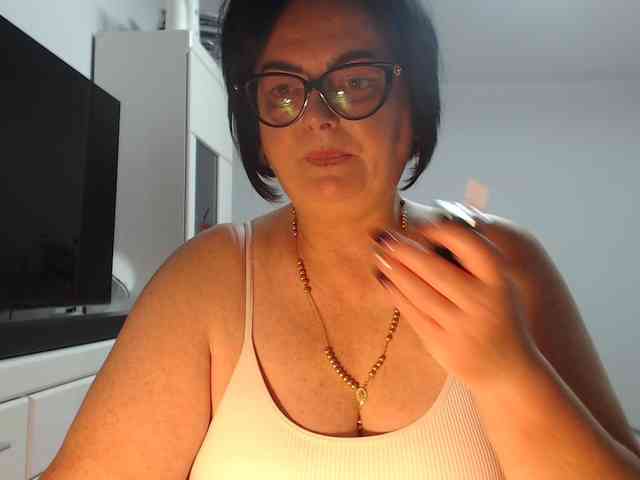Emyllywhite webcam