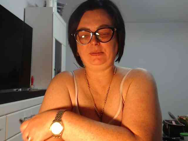 Emyllywhite webcam