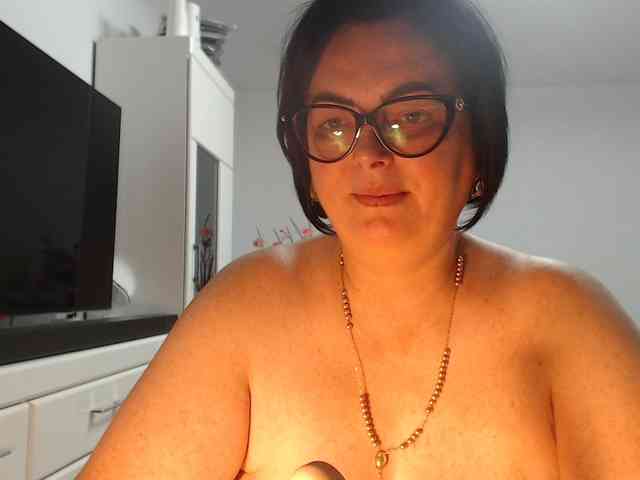 Emyllywhite webcam