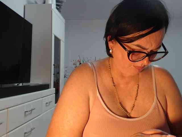 Emyllywhite webcam