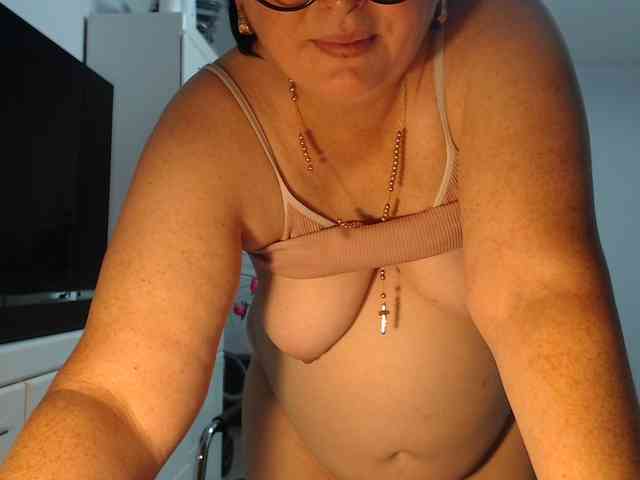 Emyllywhite webcam