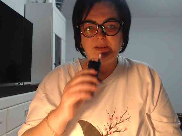 Emyllywhite webcam