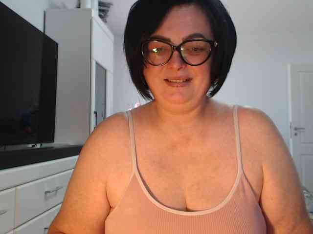 Emyllywhite webcam