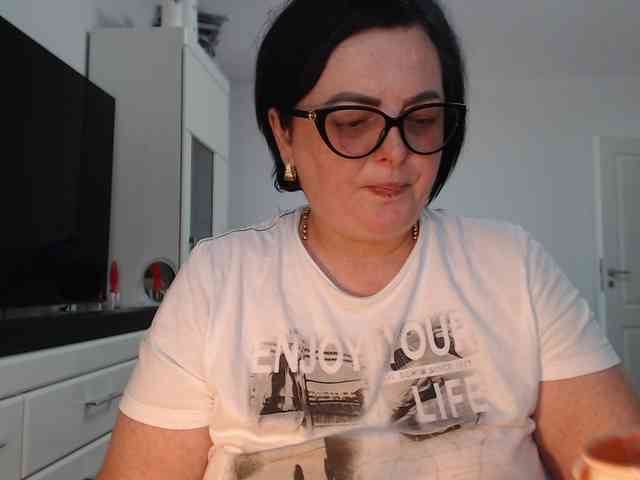 Emyllywhite webcam