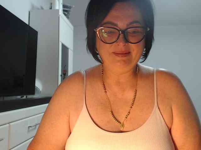 Emyllywhite webcam