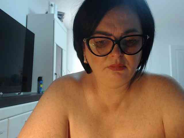 Emyllywhite webcam