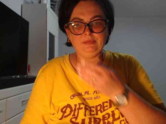 Emyllywhite webcam