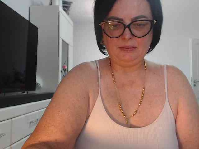 Emyllywhite webcam