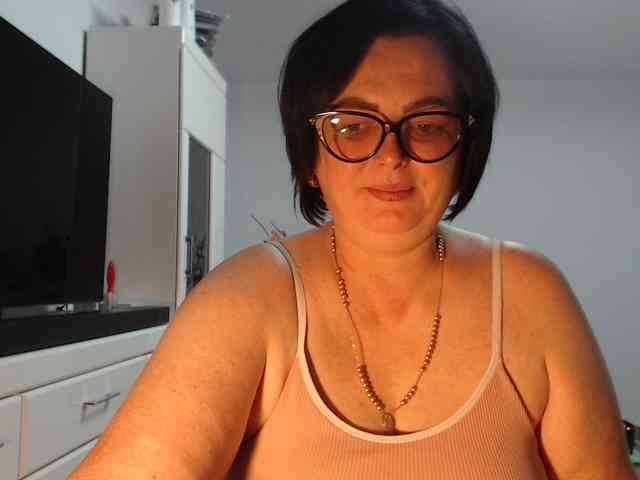 Emyllywhite webcam