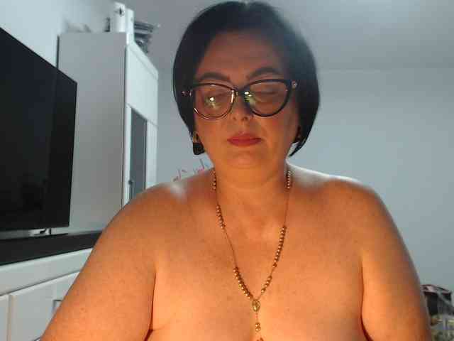 Emyllywhite webcam