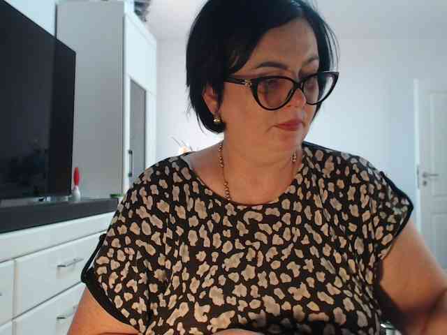 Emyllywhite webcam