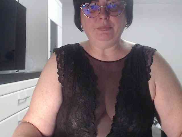 Emyllywhite Live Webcam on BongaCams