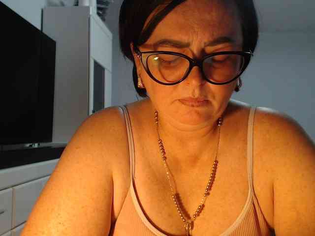 Emyllywhite webcam