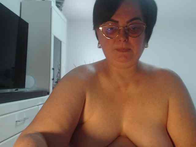 Emyllywhite webcam