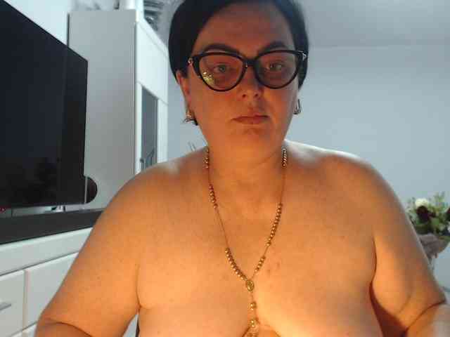Emyllywhite webcam