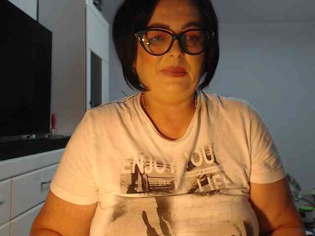 Emyllywhite webcam