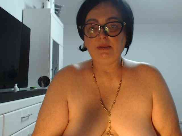Emyllywhite webcam