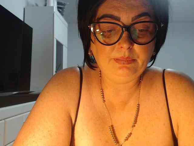 Emyllywhite webcam