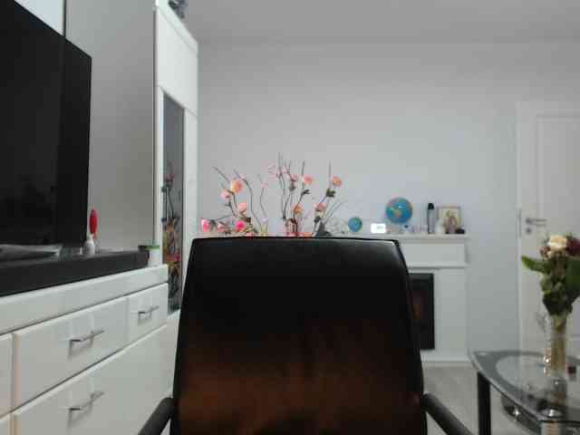 Emyllywhite webcam
