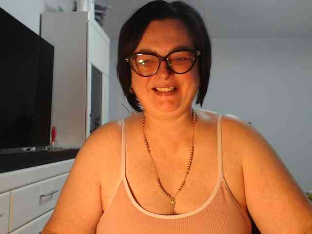 Emyllywhite webcam