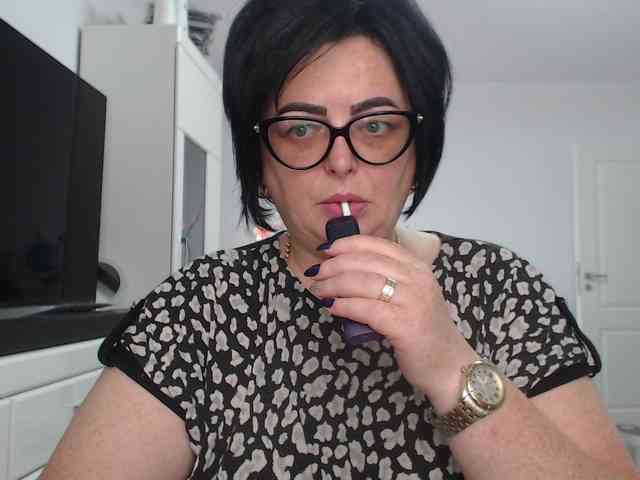 Emyllywhite webcam