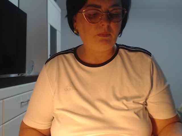 Emyllywhite webcam