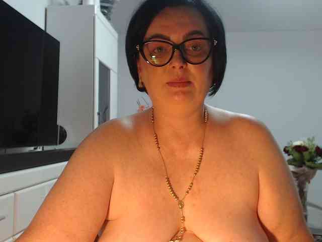 Emyllywhite webcam