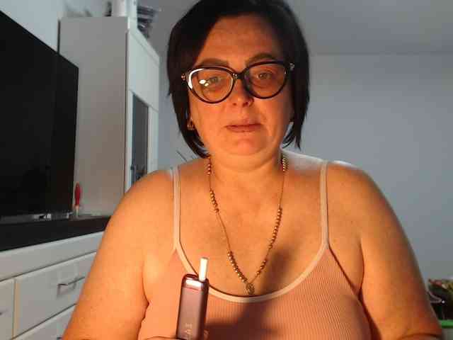 Emyllywhite webcam