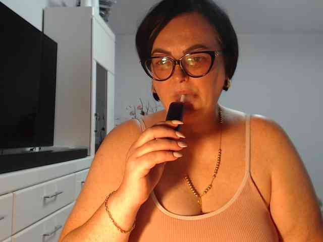 Emyllywhite webcam