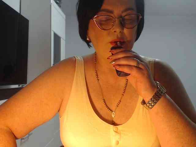 Emyllywhite webcam