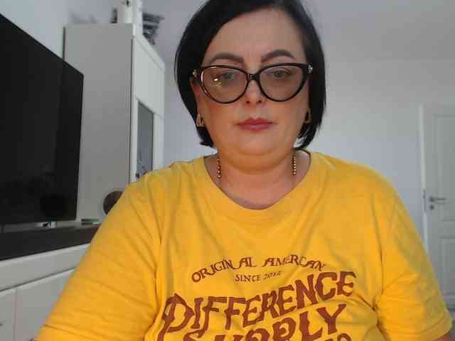 Emyllywhite webcam