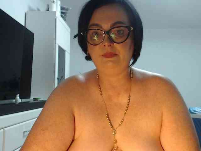 Emyllywhite webcam